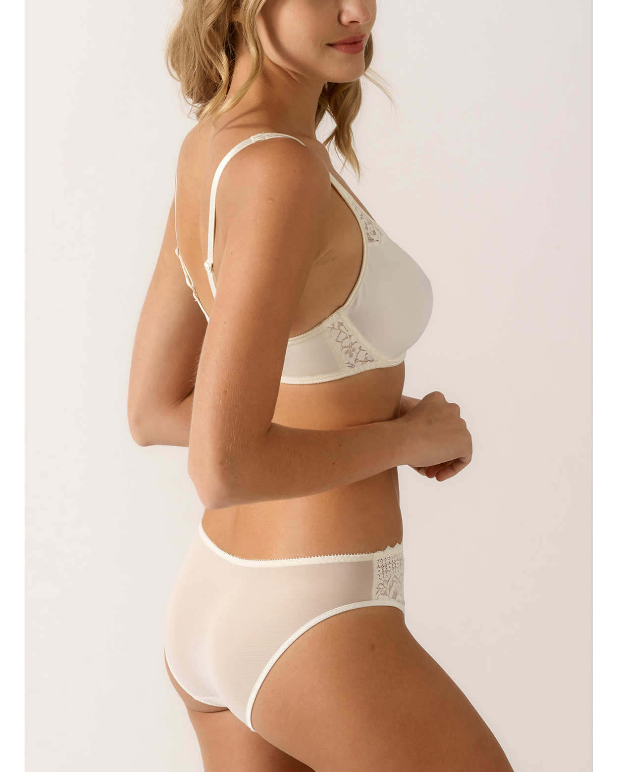 Invisible full cup bra MELODY Ivory