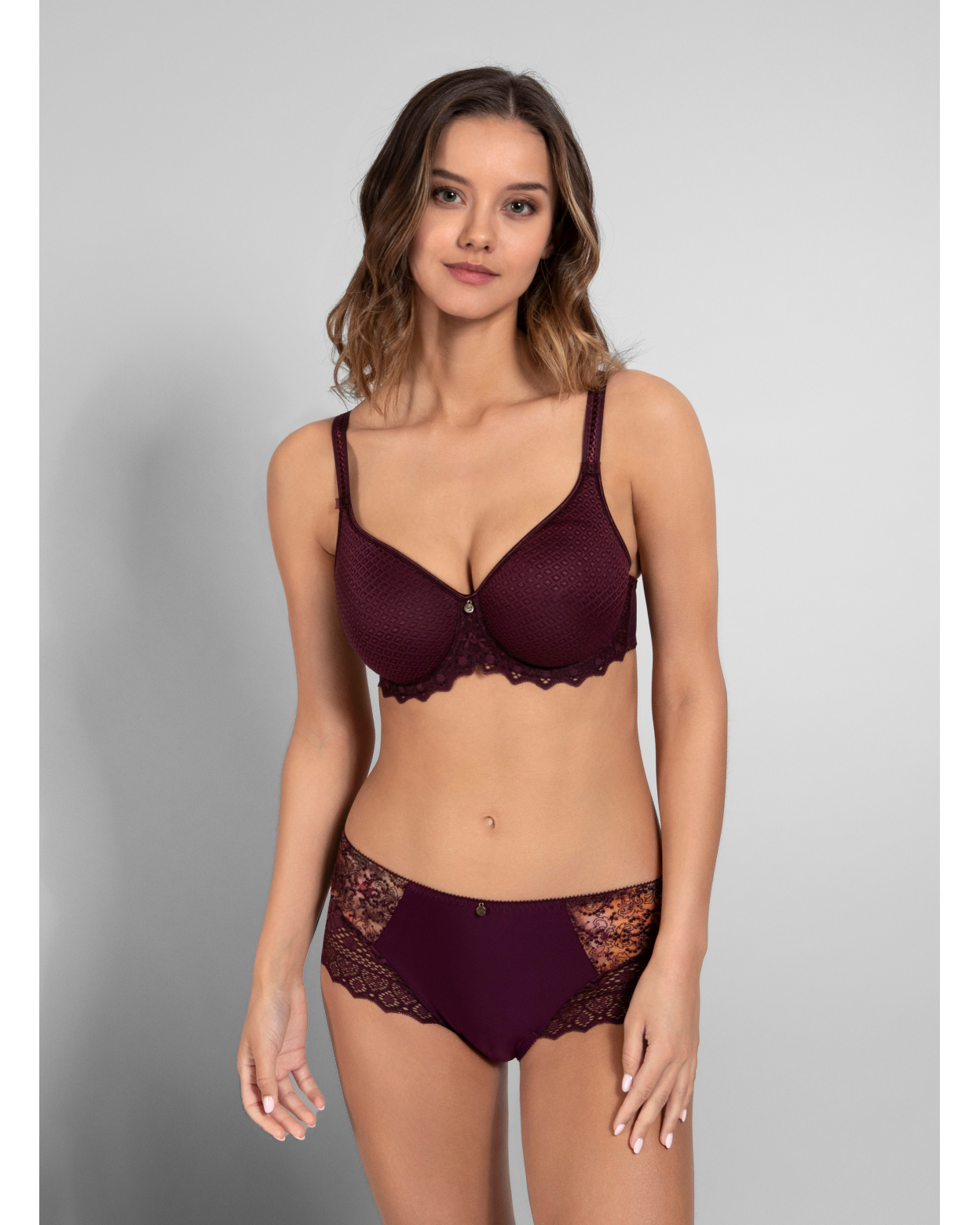 Invisible full cup bra CASSIOPEE Henne