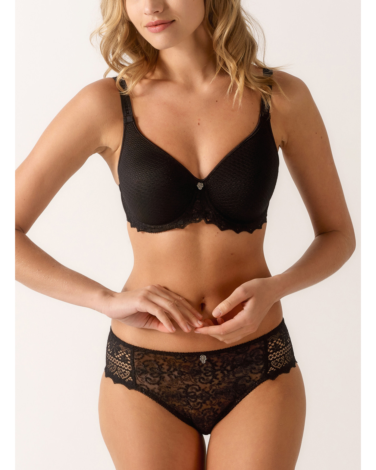 Invisible full cup bra CASSIOPEE Black